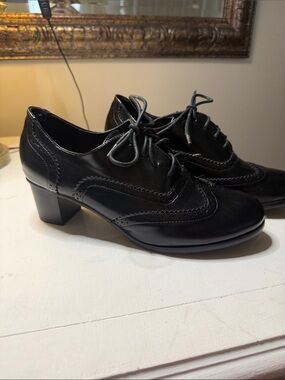 Classic Black Lace-Up Brogue Block Heel Shoes for Women